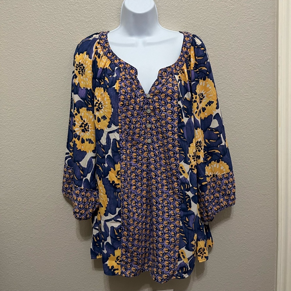 NWT. 3X. Fig and Flower. Flowing blouse.